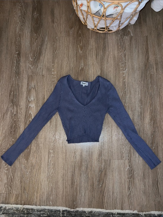 Aritzia Tops - Aritzia Ribbed V-Neck Long Sleeve Crop Top - Navy Blue
